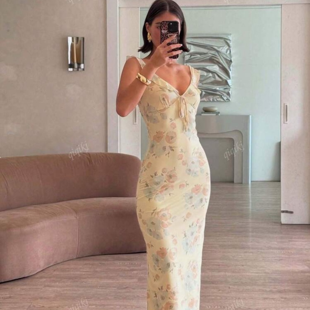 Chic Floral Cream Maxi Dress